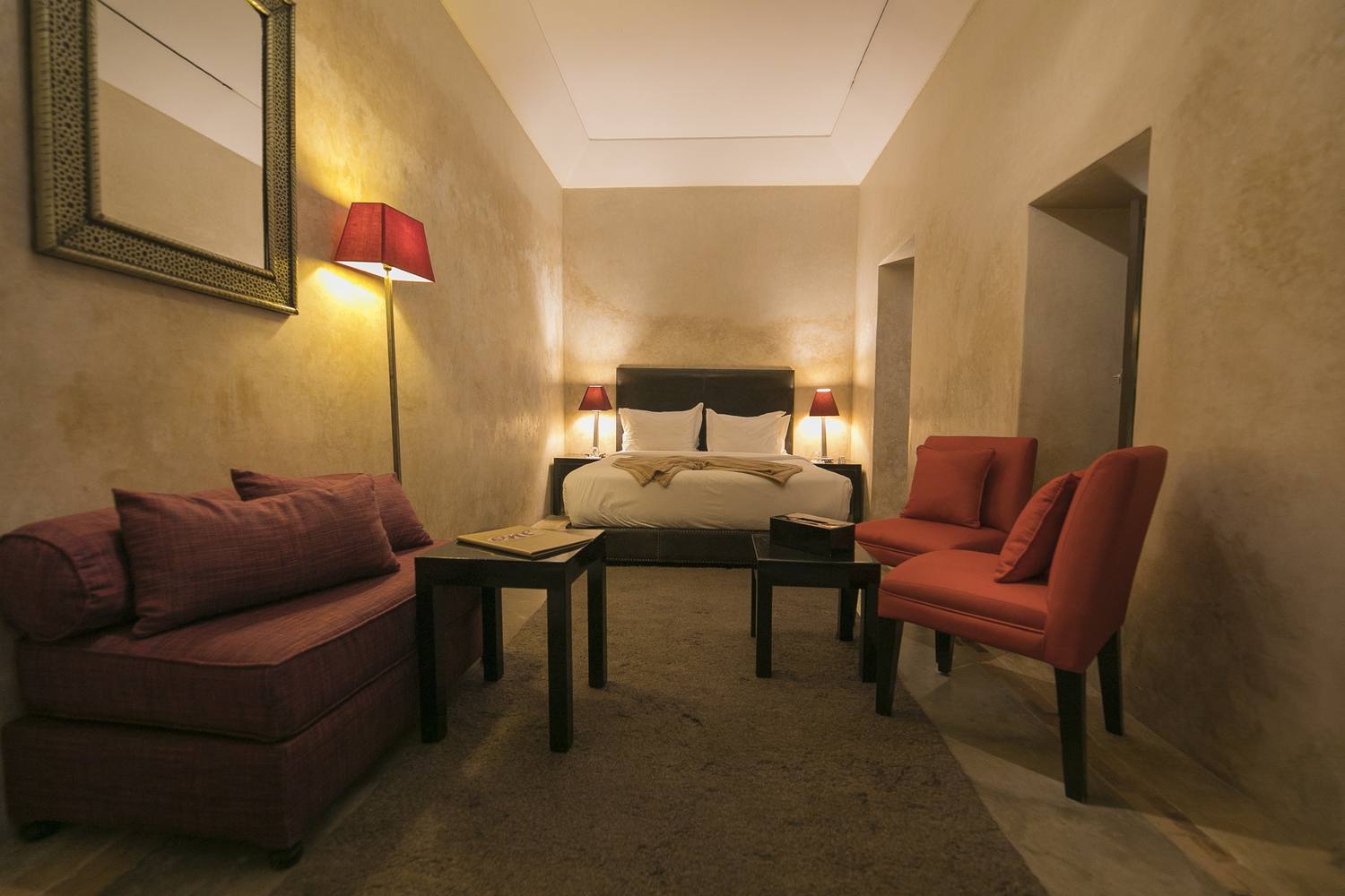 La chambre Oasis du Riad Dar One, son atmosphère zen et son accès à la fontaine du patio