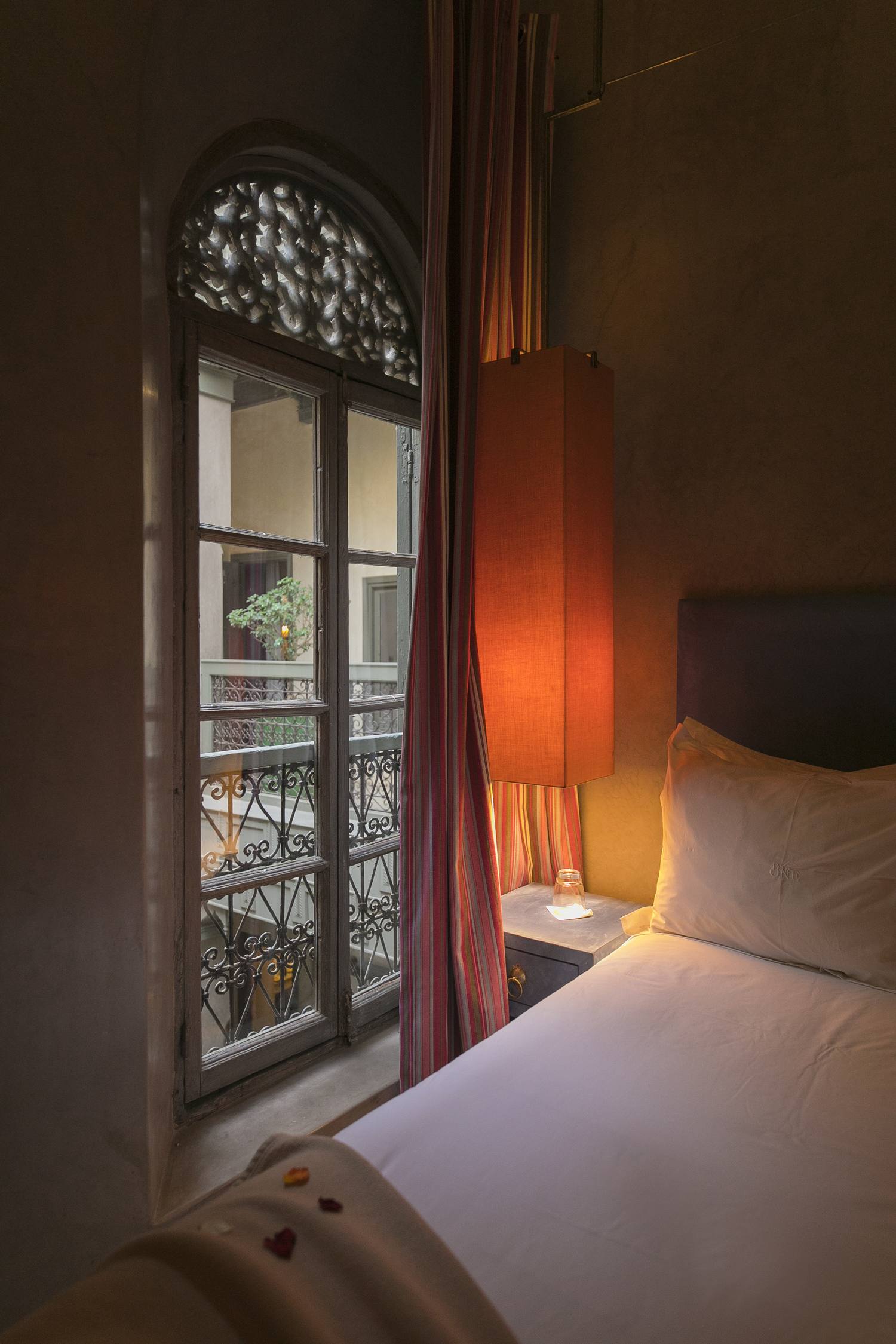 La Chambre Saint-Exupéry &mdash; tout en alcantara bleu, la chambre du ciel